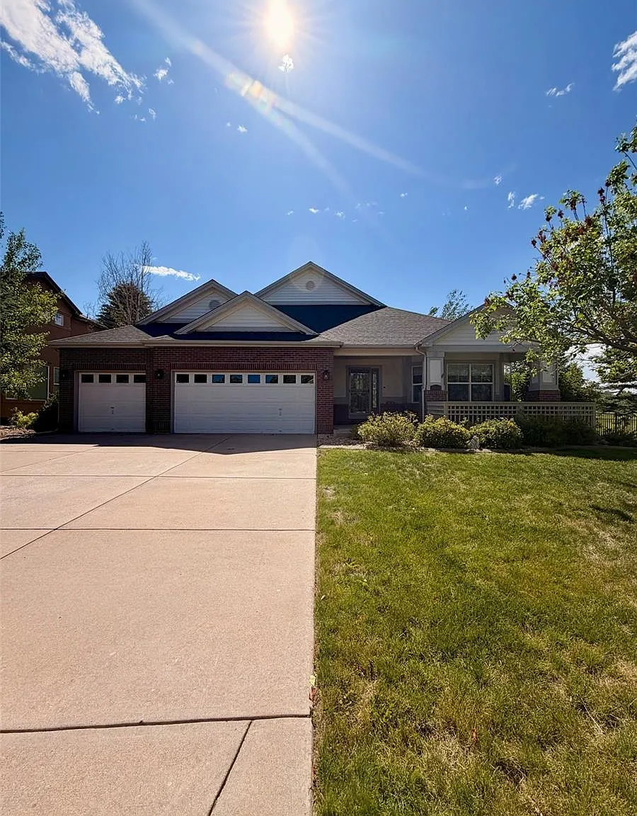 5 bed, 3.5 bath, 4990 sqft, $4,500 — Photo 1
