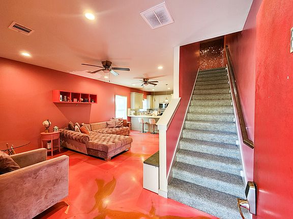 4th image of 5910 Shelburne St #B