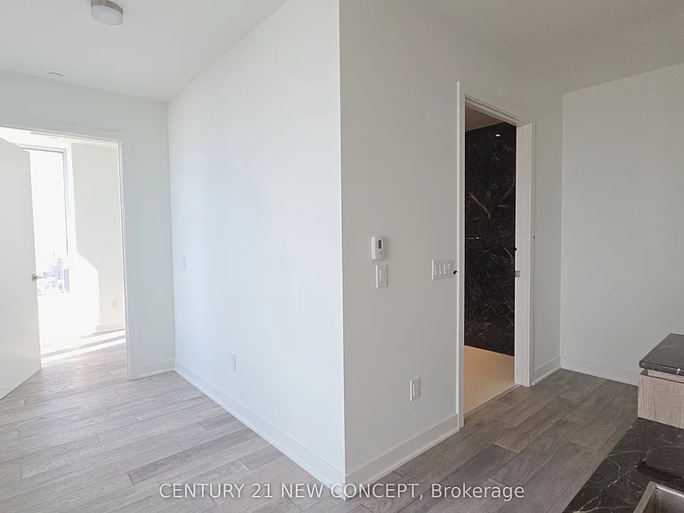 11 Yorkville Ave #5602 — Photo 14