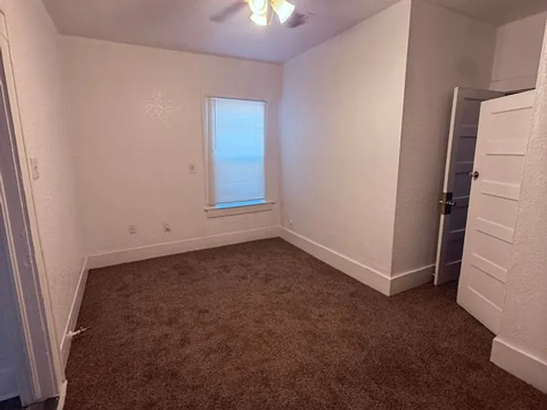 2401 McKenzie Ave — Photo 8