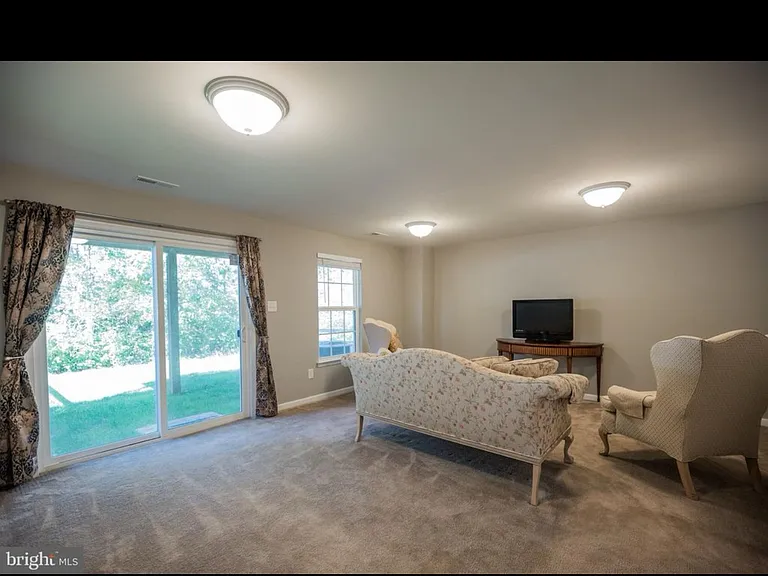 18 Tavern Ln — Photo 13
