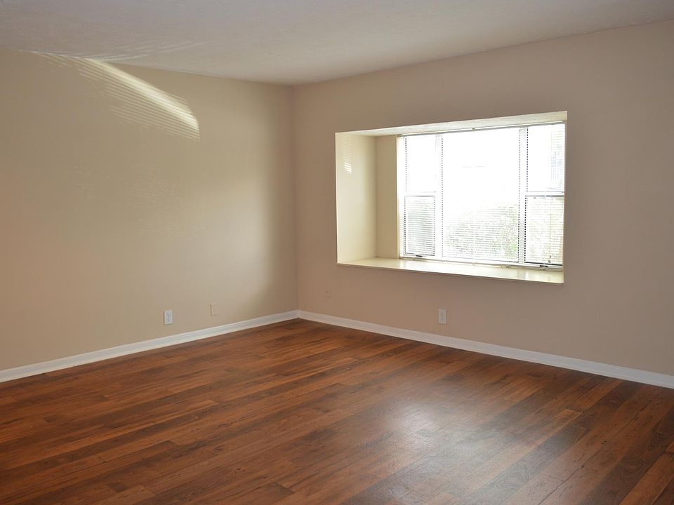 1st image of 804 Club Pkwy