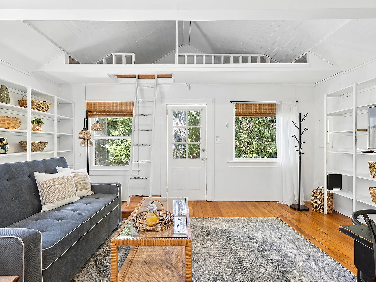 Reeves Park Beach Cottage: Newly Renovated Gem — Photo 2