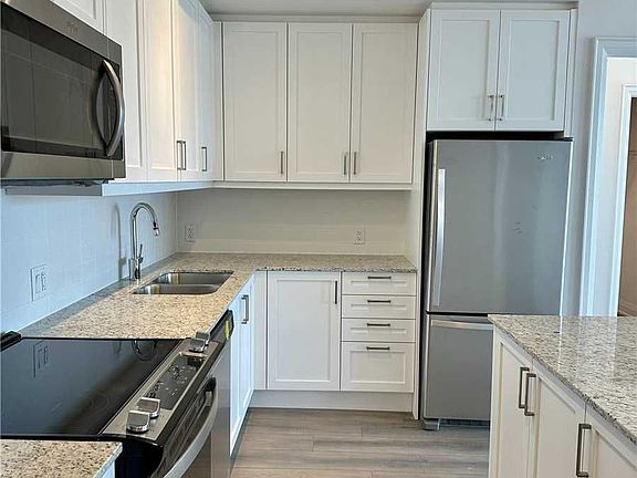 5th image of 10 Gatineau Dr #712