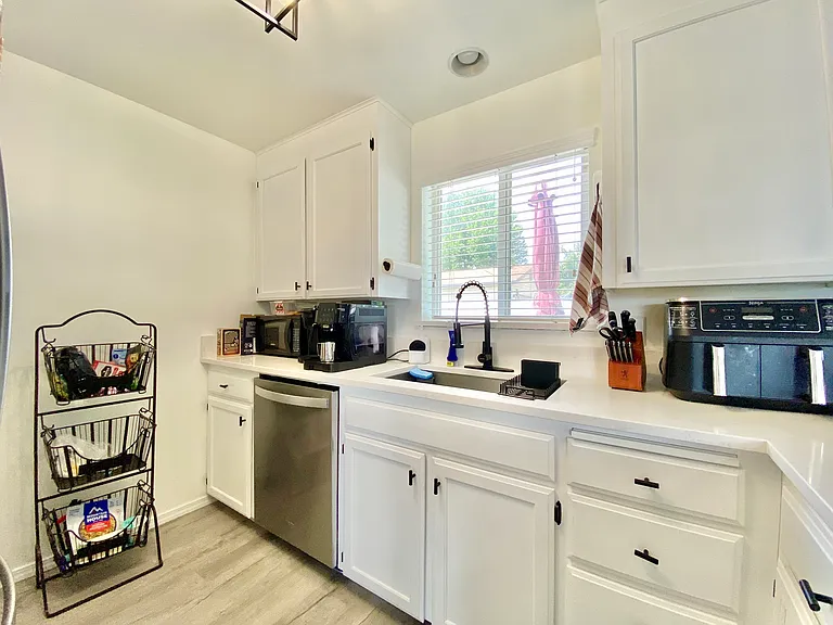 2226 S 66th Ave — Photo 7