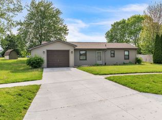 303 Alamosa Dr, Kendallville, IN 46755