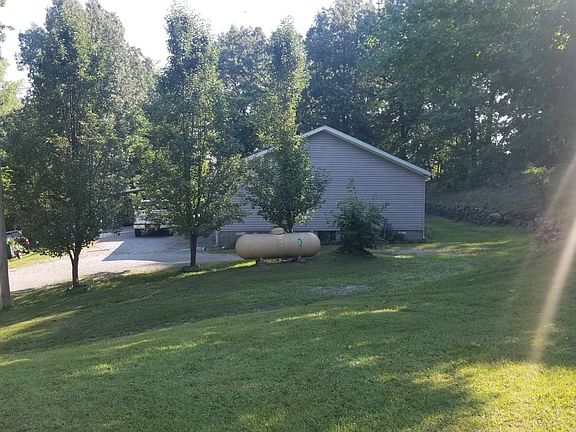 4th image of 2070 Vine St