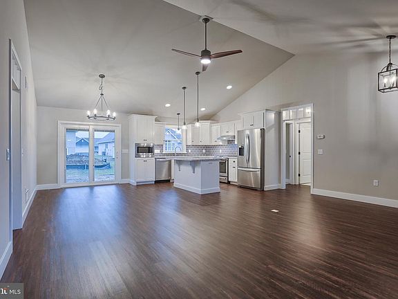 3rd image of 16 Rolling Meadow Rd