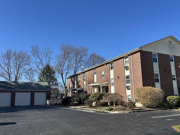 2nd image of 55 Arnold St
