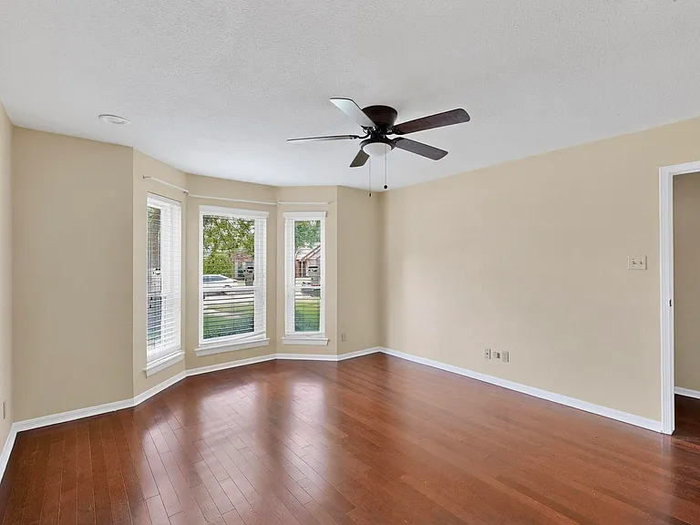 936 Sugarberry Dr — Photo 16