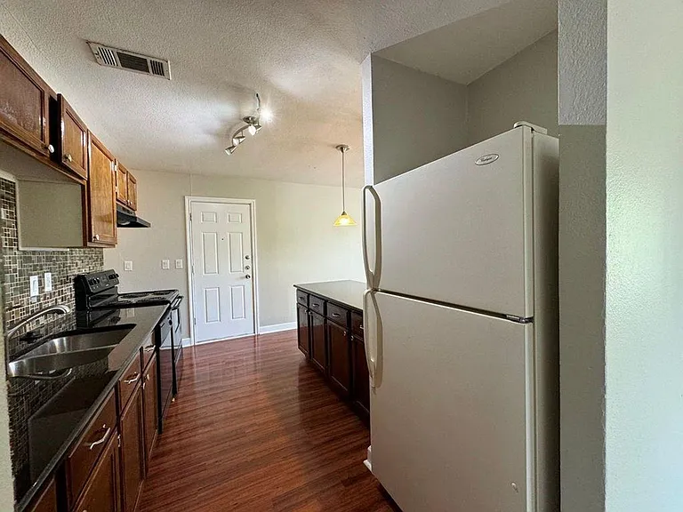600 Seminole Rd — Photo 6