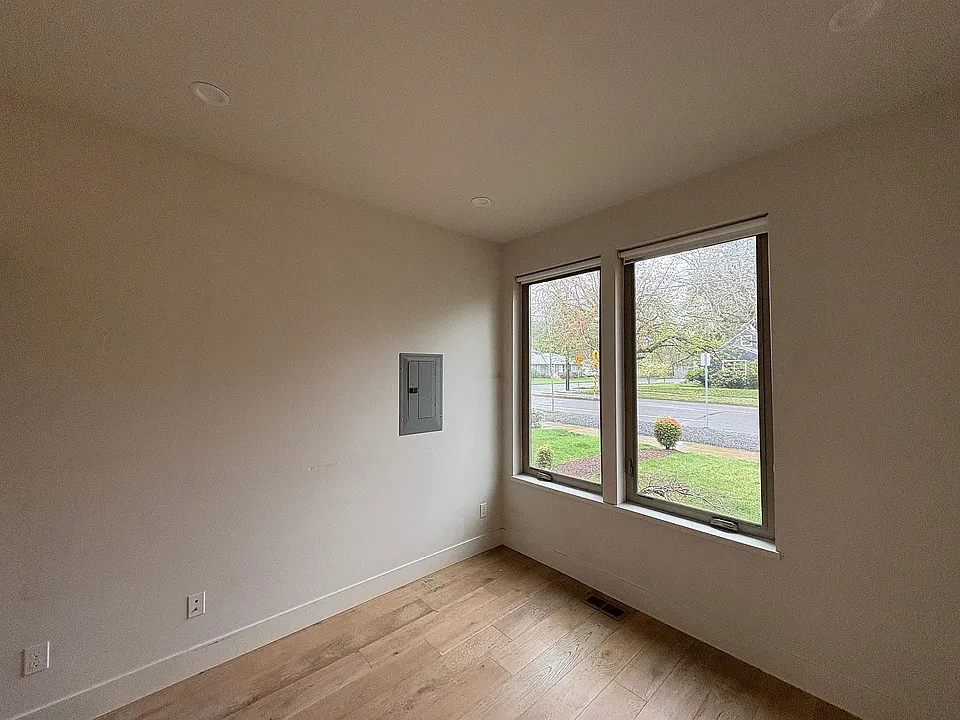 8212 N Chautauqua Blvd #5