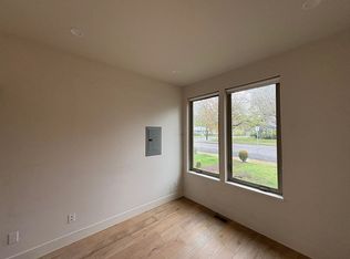 8212 N Chautauqua Blvd #5, Portland, OR 97217