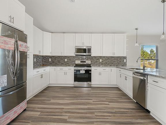 4th image of 125 Maple Dr