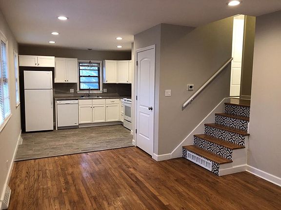 4th image of 1307 W Linden Ave