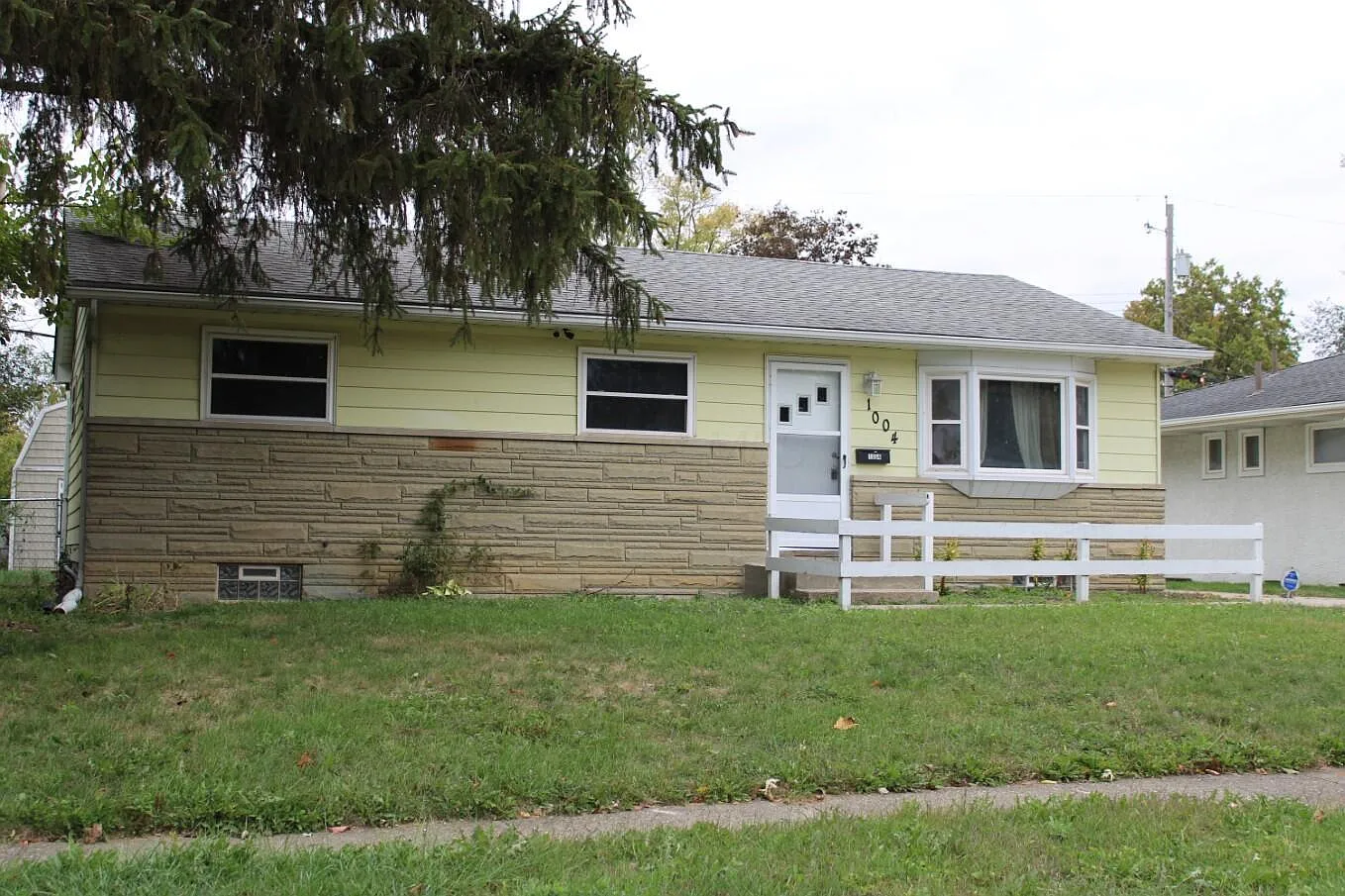1004 Marland Dr N photo 1