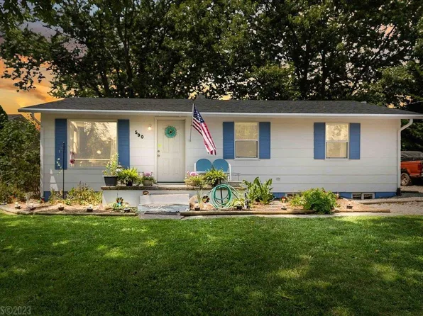 590 Agee St, Christiansburg, VA 24073