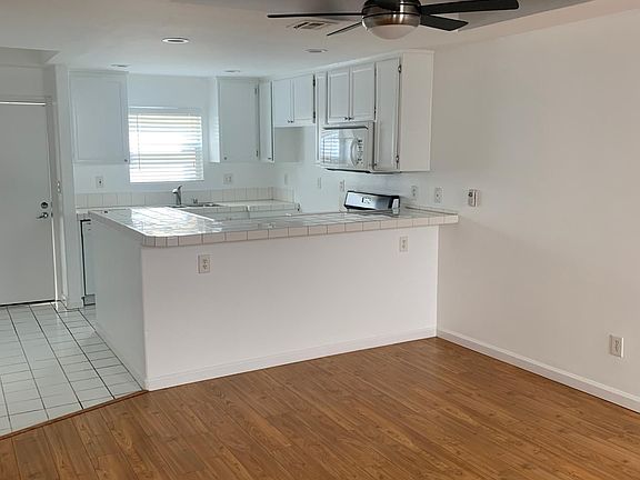 3rd image of 10827 Hortense St #10