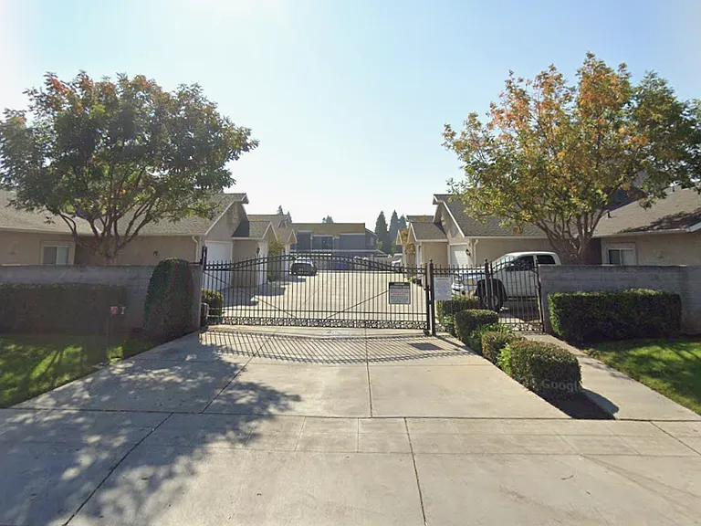 1271 W Spruce Ave — Photo 1