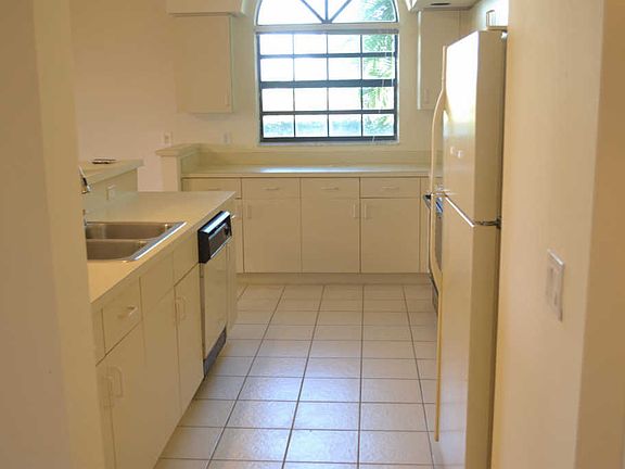 3rd image of 8017 Aberdeen Dr APT 102