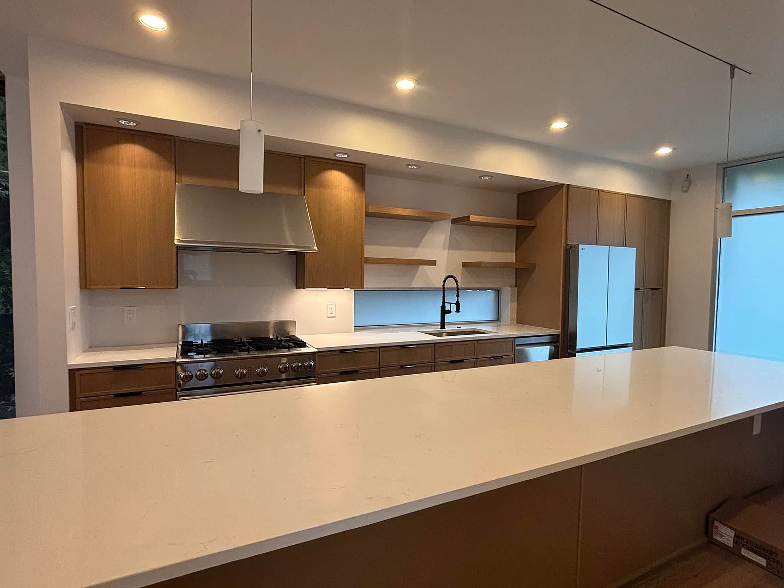 2 bed, 3.5 bath, 3220 sqft, $7,000 — Photo 2