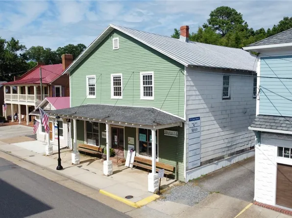 51 Cross St, Urbanna, VA 23175