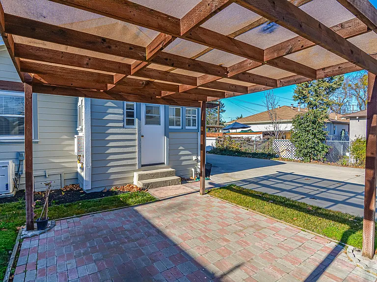 364 N M St — Photo 8