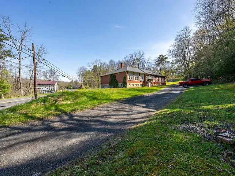 480 Spruce Hollow Rd — Photo 25