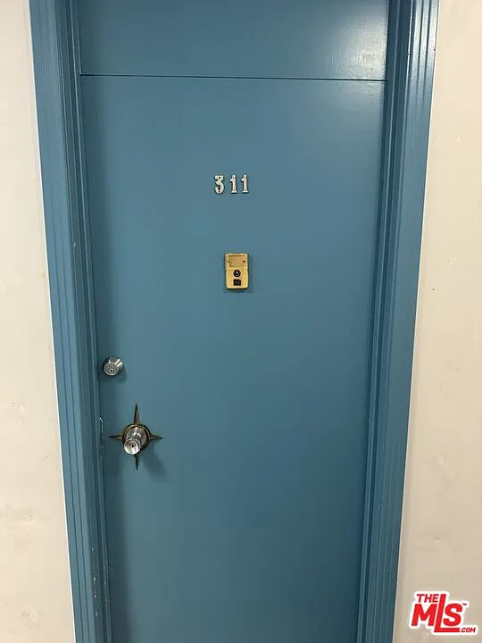 1 bed, 1.0 bath, 696 sqft, $1,950 — Photo 2