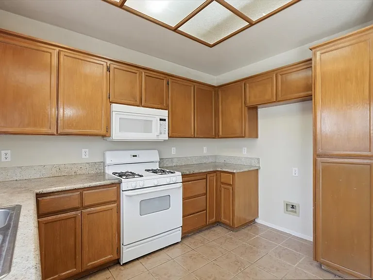 9386 Laguna Pointe Way — Photo 6