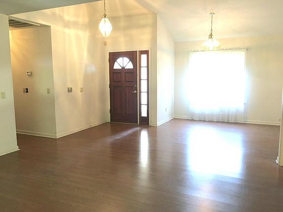 3rd image of 8681 Robin Hill Way
