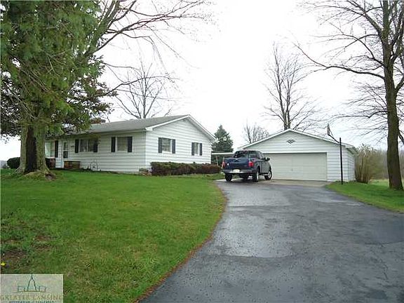 3rd image of 5492 Island Hwy