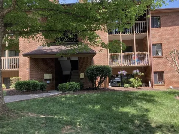 127 Turtle Creek Rd APT 9, Charlottesville, VA 22901