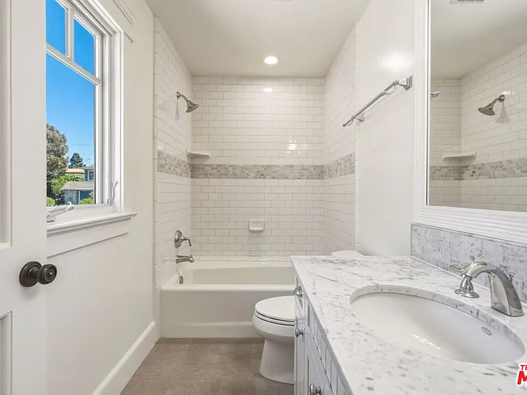 1633 Voorhees Ave — Photo 37