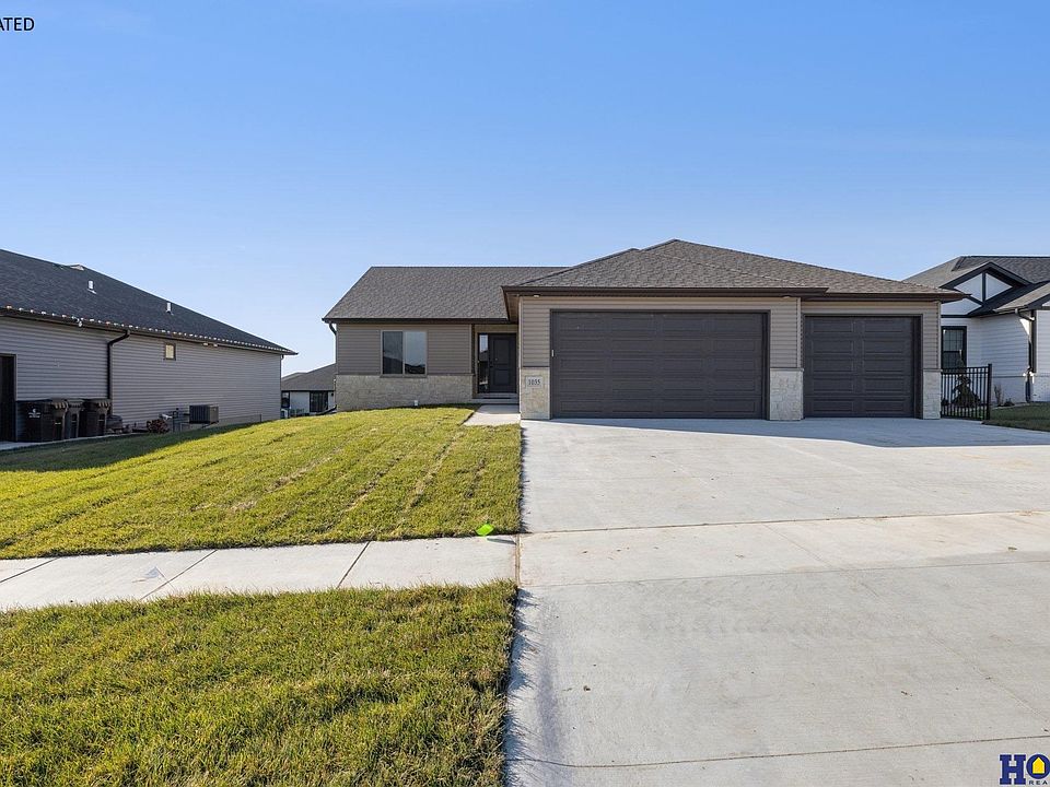 1st image of 1071 Meadow Ln