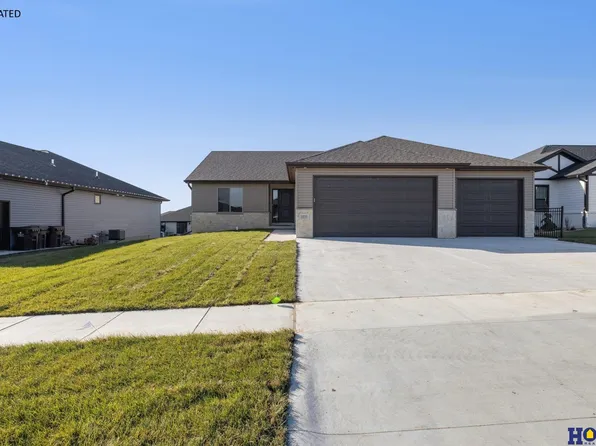 1071 Meadow Ln, Hickman, NE 68372