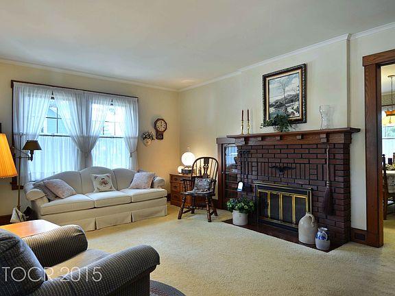 4th image of 161 Irving St