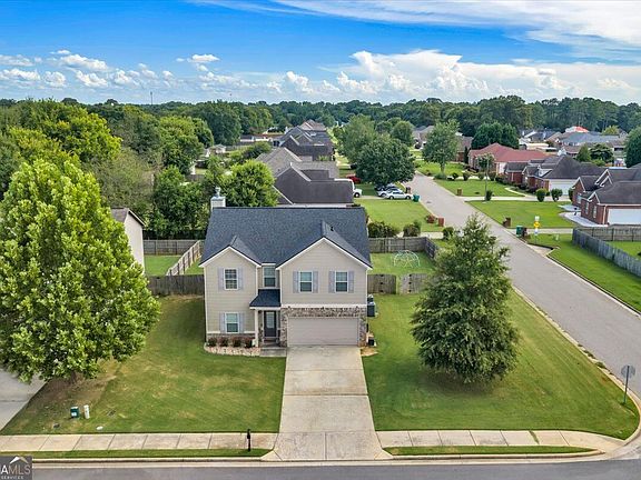 2nd image of 200 Amelia Dr
