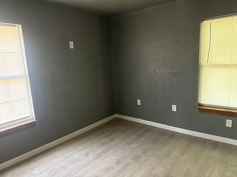 844 Cleardale Dr — Photo 2