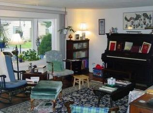 12 Pepperidge Ln, Groton, CT 06340