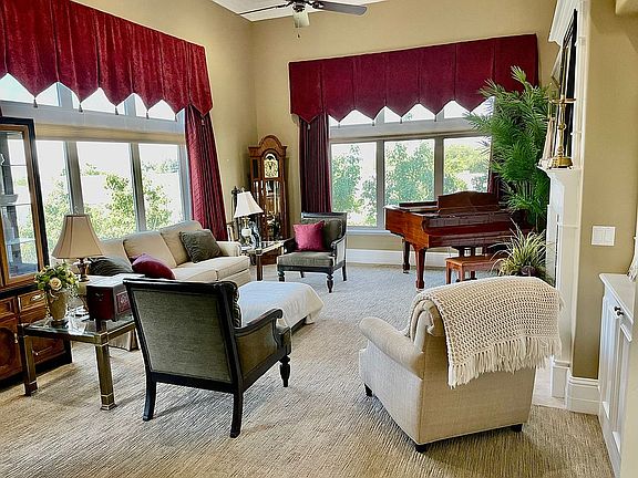 Living Rm, Huge windows 