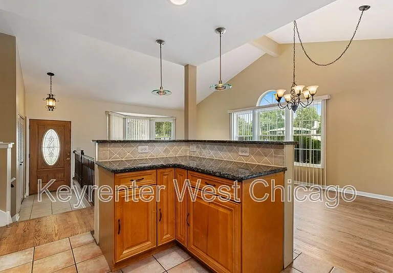 1003 S Finley Rd — Photo 9