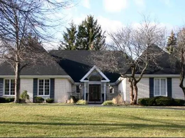 2 Ivy Ln, Oak Brook, IL 60523