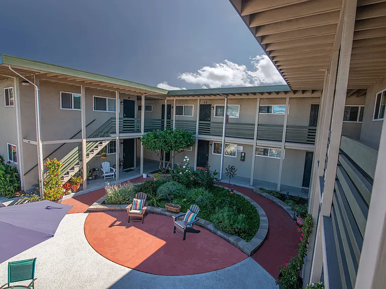 Marlboro Manor Courtyard