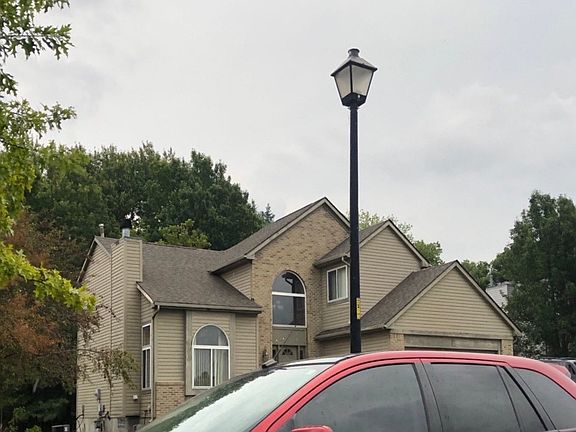 3rd image of 7121 Amanda Dr #32