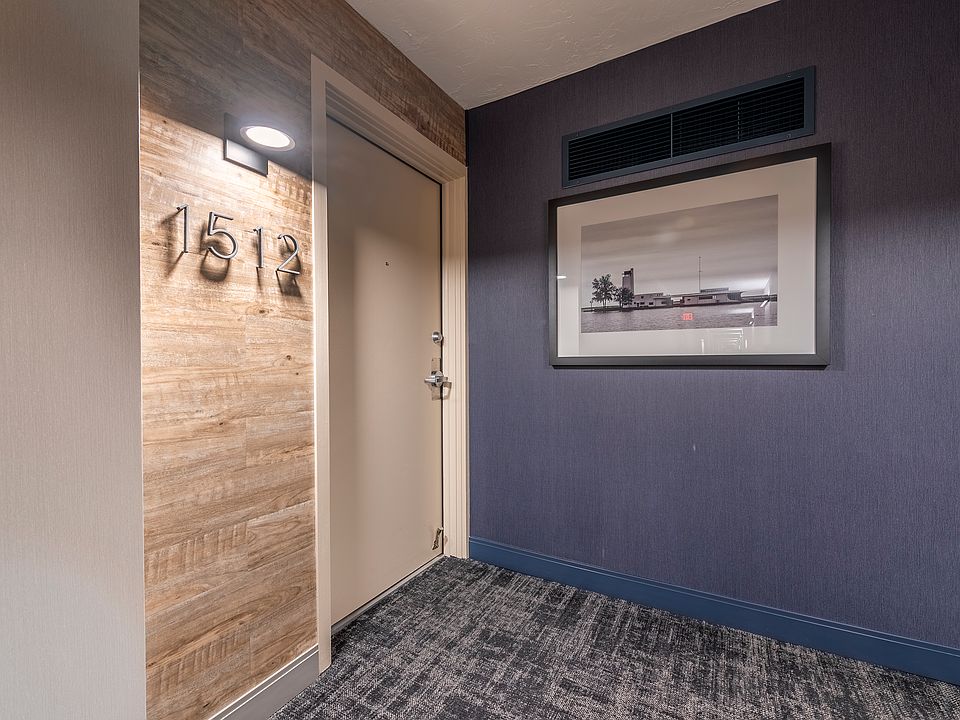 Northwest corner 15th floor