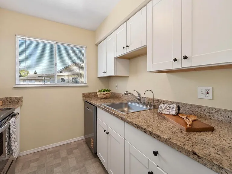 1065 Mohr Ln #D — Photo 5