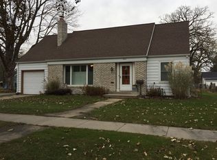 504 4th St SW, Independence, IA 50644