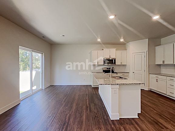 4th image of 19226 15th Avenue Ct E