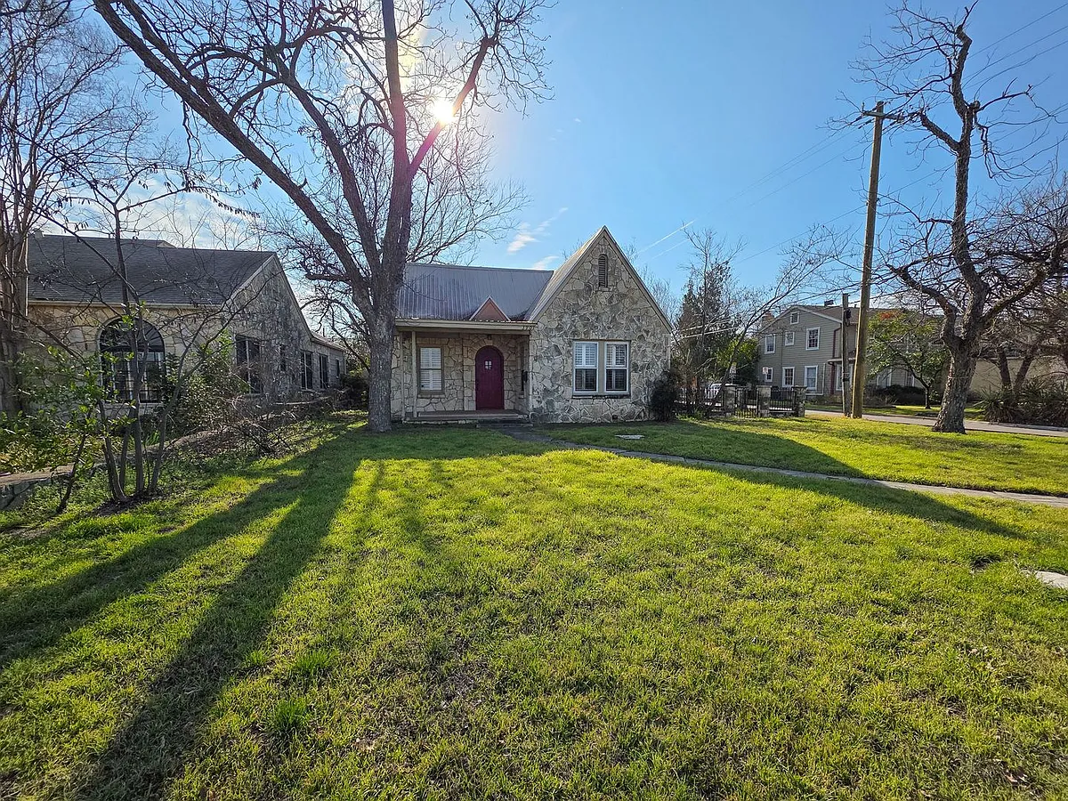 Building Photo - 3901 Red River St